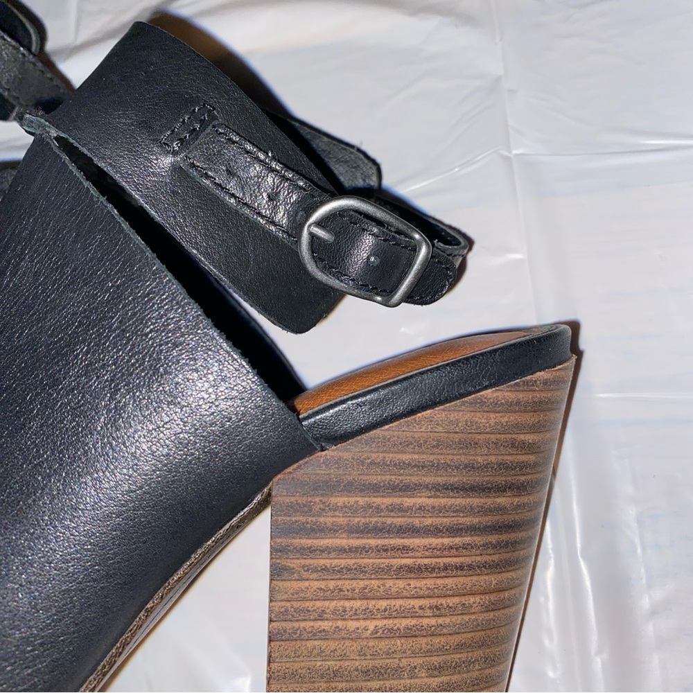 Lucky Brand Black Leather Women's Heeled Sandals - Picture 4 of 9